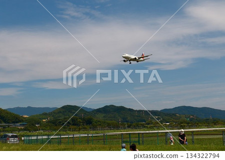 Aircraft to land 134322794
