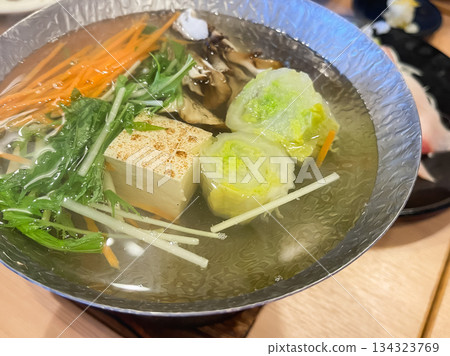 一人份蔬菜豆腐火鍋。 134323769