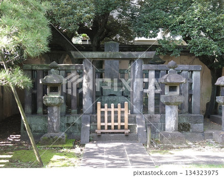 Tombs of Matsudaira Juninobu in Lingon temple in Koto Ward Tombs of Matsudaira Juninobu in Lingon temple in Koto Ward 134323975