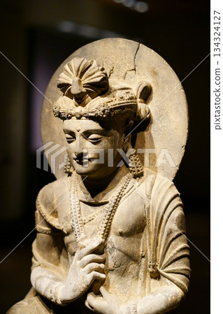 9530 犍陀羅菩薩盤腿像 134324127