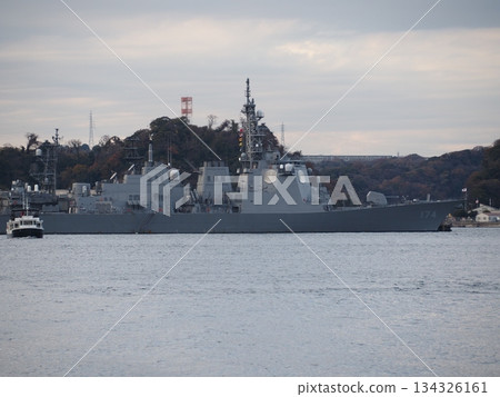停泊的海上自衛隊護衛艦 134326161