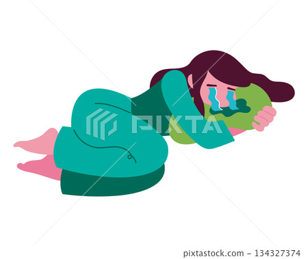 圖:一位女子對著枕頭哭泣 圖:一位女子對著枕頭哭泣 134327374
