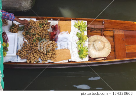 泰國曼谷丹嫩沙多水上市場的商品 泰國曼谷丹嫩沙多水上市場的商品 134328663