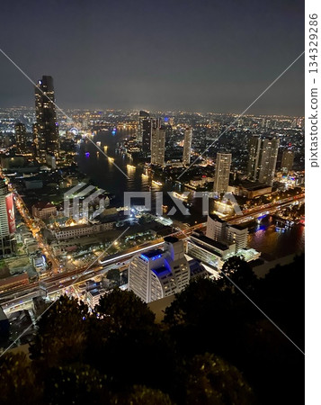 從高層俯瞰曼谷夜景（泰國） 134329286