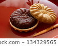 Monaka Japanese sweets 134329565