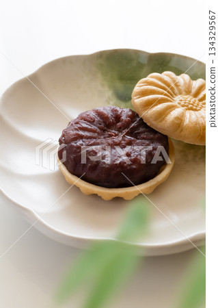 Monaka Japanese sweets Monaka Japanese sweets 134329567