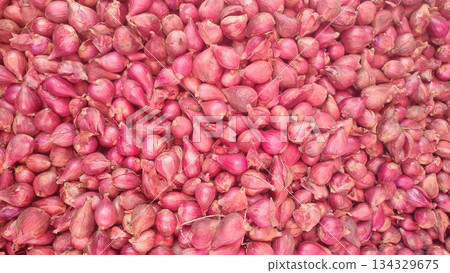 Fresh Red Shallots in Bulk Fresh Red Shallots in Bulk 134329675