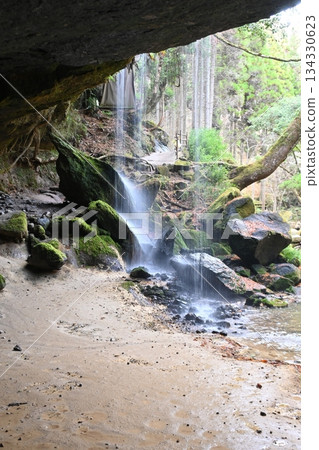 Kobataki Falls in Oguni Town, Kumamoto Prefecture Kobataki Falls in Oguni Town, Kumamoto Prefecture 134330623