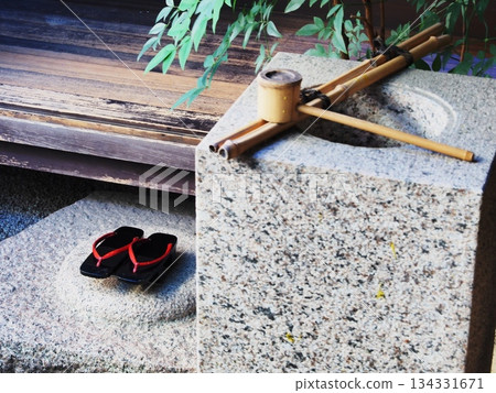 Nara Prefecture, Naramachi, Lattice House, Lacquered Geta Clogs on the Sanwa Earth, November 134331671