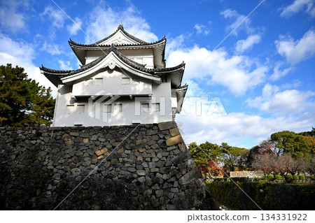 The southeast corner watchtower and moat of Nagoya Castle, shining against the blue autumn sky The southeast corner watchtower and moat of Nagoya Castle, shining against the blue autumn sky 134331922