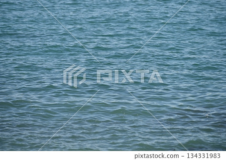 Blue sea, water surface, winter sea, December material [Miura City, Kanagawa Prefecture] 134331983