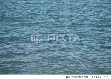 Blue sea, water surface, winter sea, December material [Miura City, Kanagawa Prefecture] 134331984