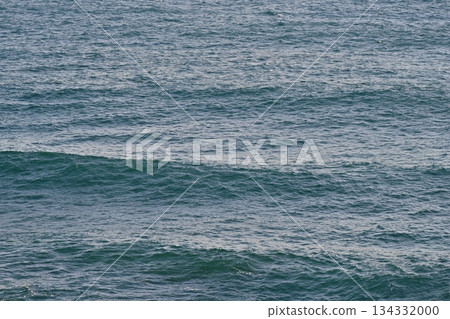 藍色的大海，水面，冬天的大海，十二月的素材 [神奈川縣三浦市] 134332000