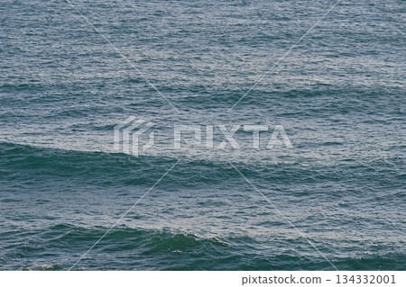Blue sea, water surface, winter sea, December material [Miura City, Kanagawa Prefecture] 134332001