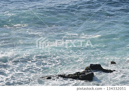 藍色的大海，水面，冬天的大海，十二月的素材 [神奈川縣三浦市] 134332051
