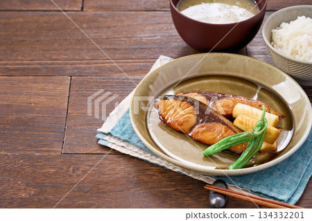 Japanese set meal of teriyaki yellowtail 134332201