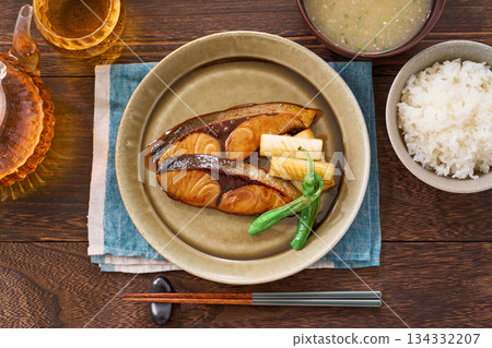 Japanese set meal of teriyaki yellowtail 134332207