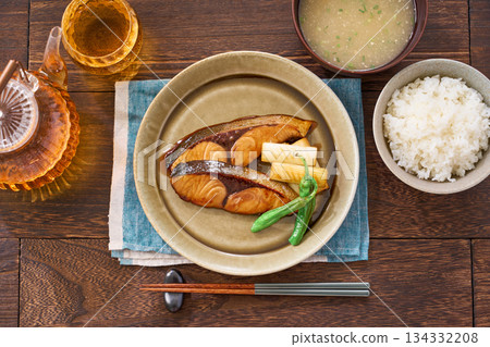 Japanese set meal of teriyaki yellowtail 134332208