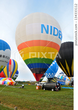 Hot air balloon · balloon Hot air balloon · balloon 134333112