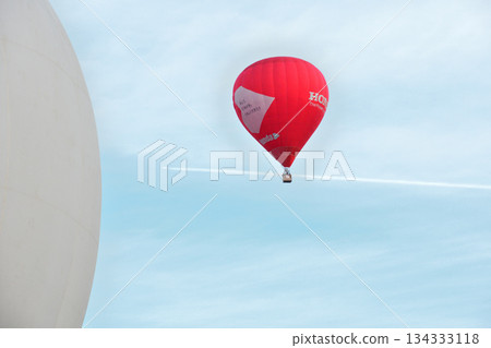 Hot air balloon · balloon Hot air balloon · balloon 134333118