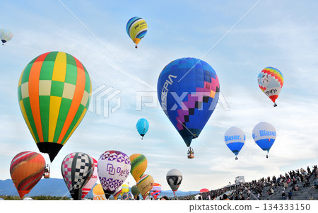 Hot air balloon · balloon Hot air balloon · balloon 134333150