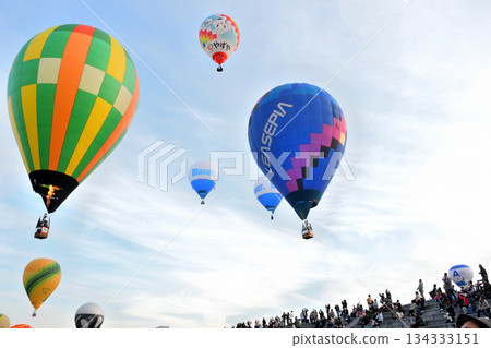 Hot air balloon · balloon Hot air balloon · balloon 134333151