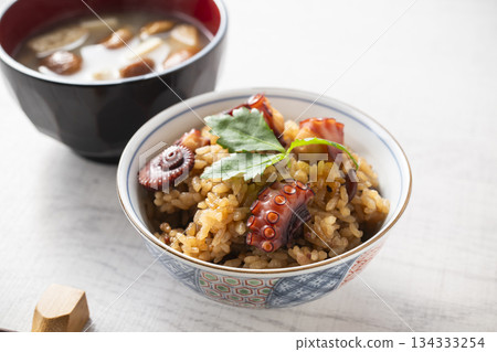 章魚飯和滑子菇味噌湯 章魚飯和滑子菇味噌湯 134333254