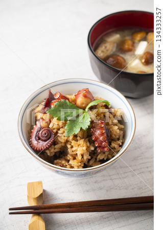 章魚飯和滑子菇味噌湯 134333257