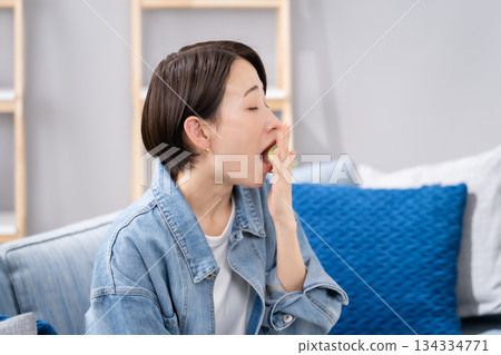 A yawn yawn A yawn yawn 134334771