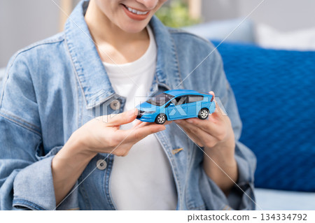 Woman car hand Woman car hand 134334792