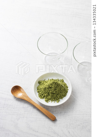 Powdered green tea and glass teacup 134335021