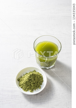 Cold green tea made with powdered green tea Cold green tea made with powdered green tea 134335043