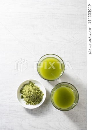 Cold green tea made with powdered green tea Cold green tea made with powdered green tea 134335049