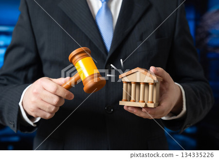 Making a court decision on the bank. Judicial review of financial institutions, disputes and penalties. Banking regulation coverage, financial law and consumer protection Making a court decision on the bank. Judicial review of financial institutions, disputes and penalties. Banking regulation coverage, financial law and consumer protection 134335226