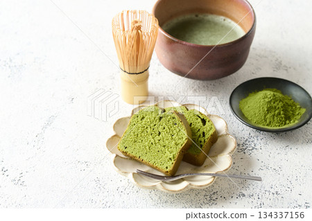 抹茶磅蛋糕切塊擺放 抹茶磅蛋糕切塊擺放 134337156