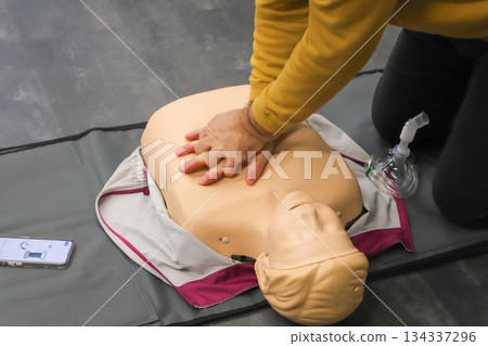 first aid course - company safety - cardiac massage - Basic Life Support 134337296