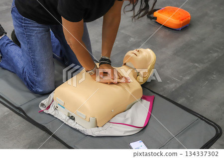 first aid course - company safety - cardiac massage - Basic Life Support 134337302