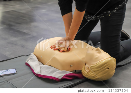 first aid course - company safety - cardiac massage - Basic Life Support 134337304