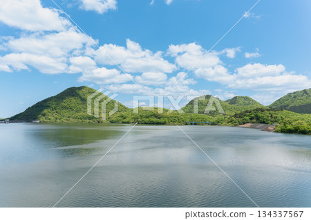 Minamigawa Dam and Lake Nanatsumori in fresh green 134337567