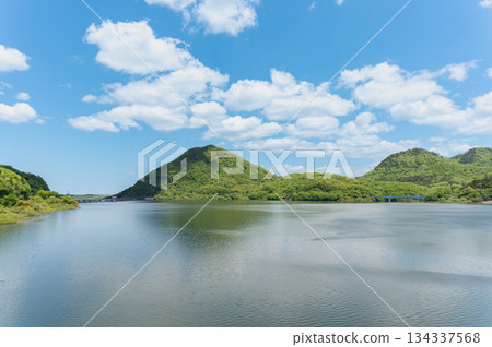Minamigawa Dam and Lake Nanatsumori in fresh green 134337568