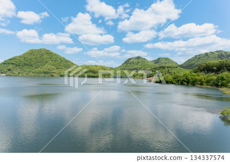 新綠色的南川水壩和七森湖 新綠色的南川水壩和七森湖 134337574