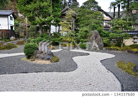 The tranquil garden of Gokurakuji Temple The tranquil garden of Gokurakuji Temple 134337680