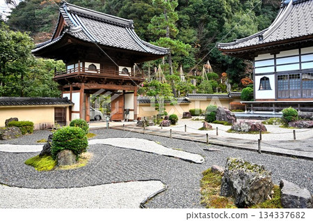 The grounds of Gokurakuji Temple 134337682