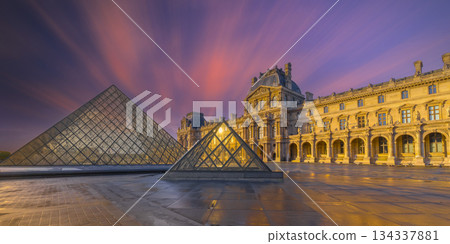 Paris, France - October 04 2025: Stunning sunset view of the Louvre with glass pyramid 134337881