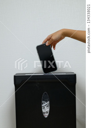 Shredding a smartphone 134338021
