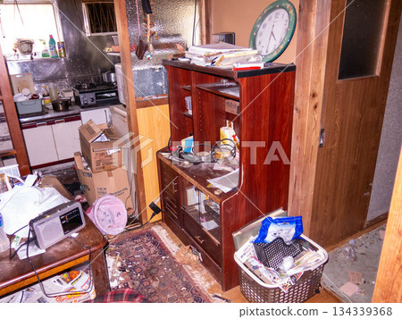 All-you-can-distribute room (remains collection / garbage mansion) 134339368
