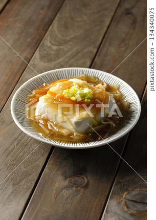Silken tofu in thick sauce 134340075