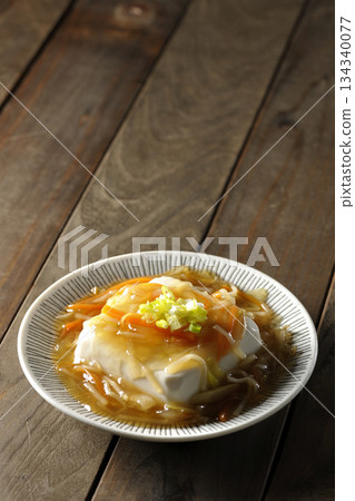 Silken tofu in thick sauce 134340077
