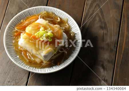 Silken tofu in thick sauce 134340084