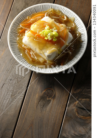 Silken tofu in thick sauce 134340091
